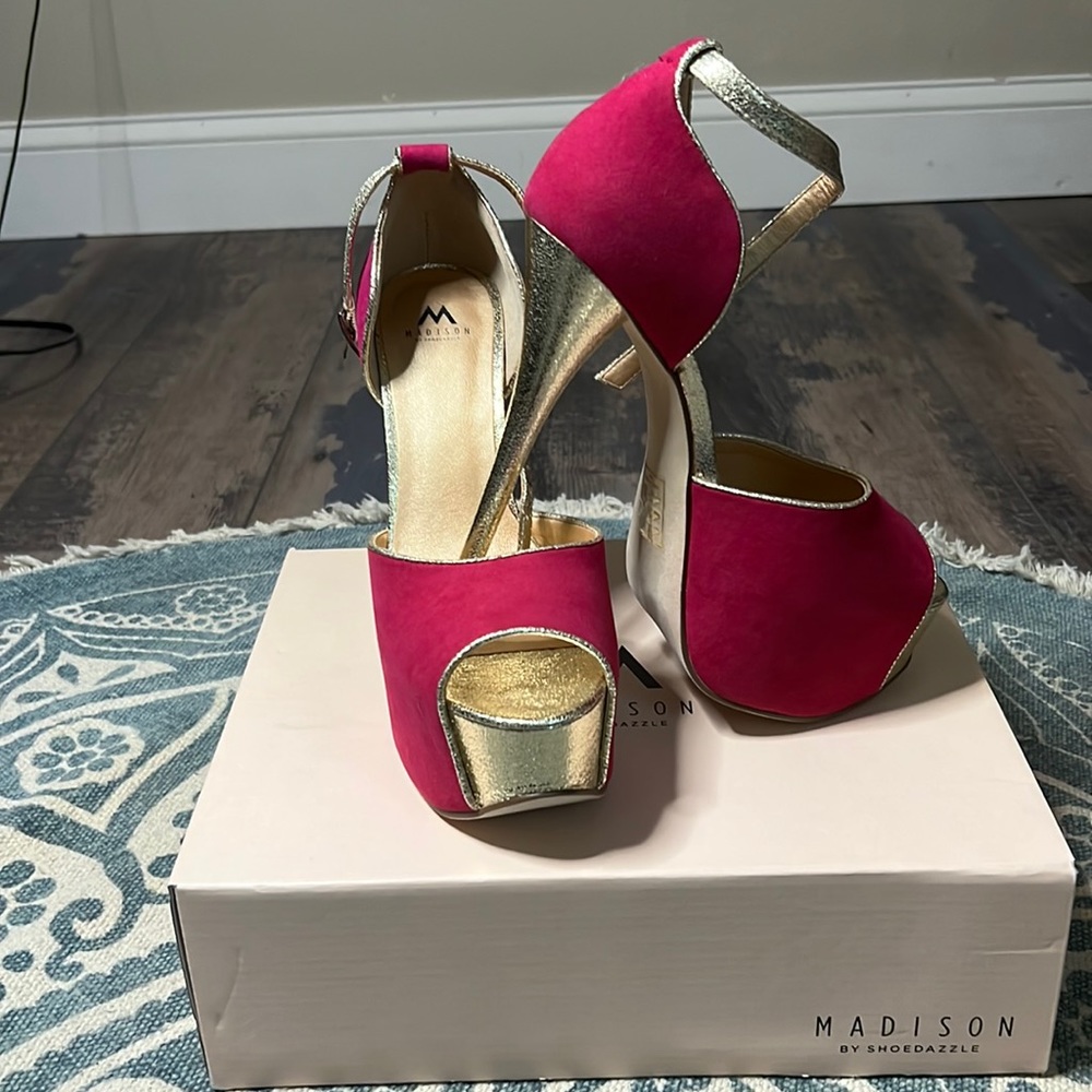 Madison by Shoedazzle Size 9 Yolanda